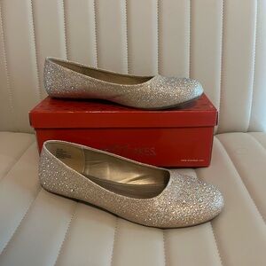 Chic Silver Flats by Hot Cakes